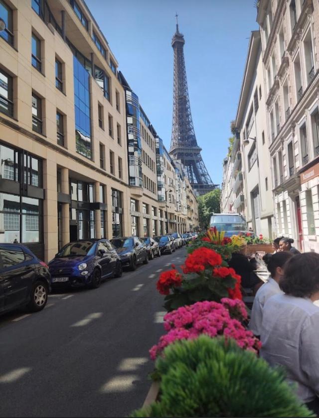 Sejour Au Pied De La Tour Eiffel Paris Exterior foto